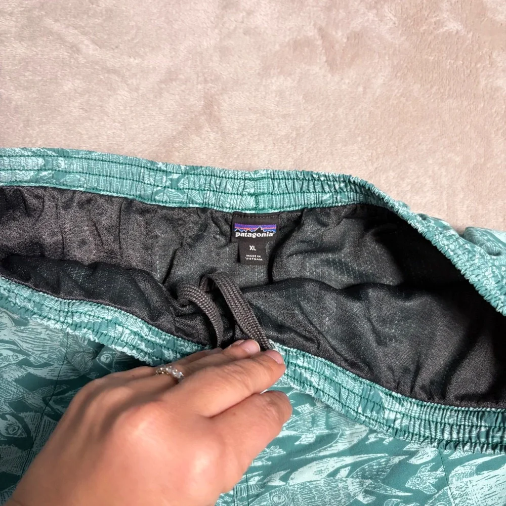 Patagonia Baggies Shorts Mens XL Green‎ Fish Print Swim Trunks 5 Inch Inseam